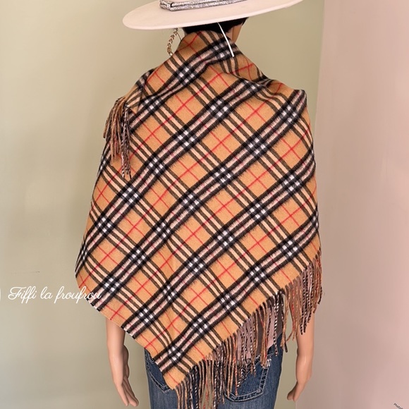 Authentic Burberry wool triangle scarf - Picture 5 of 10